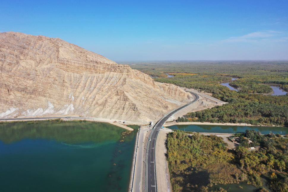 Unparalleled Beauty! Let's Have a Look at the Beautiful Highway in Xinjiang Built by GMC